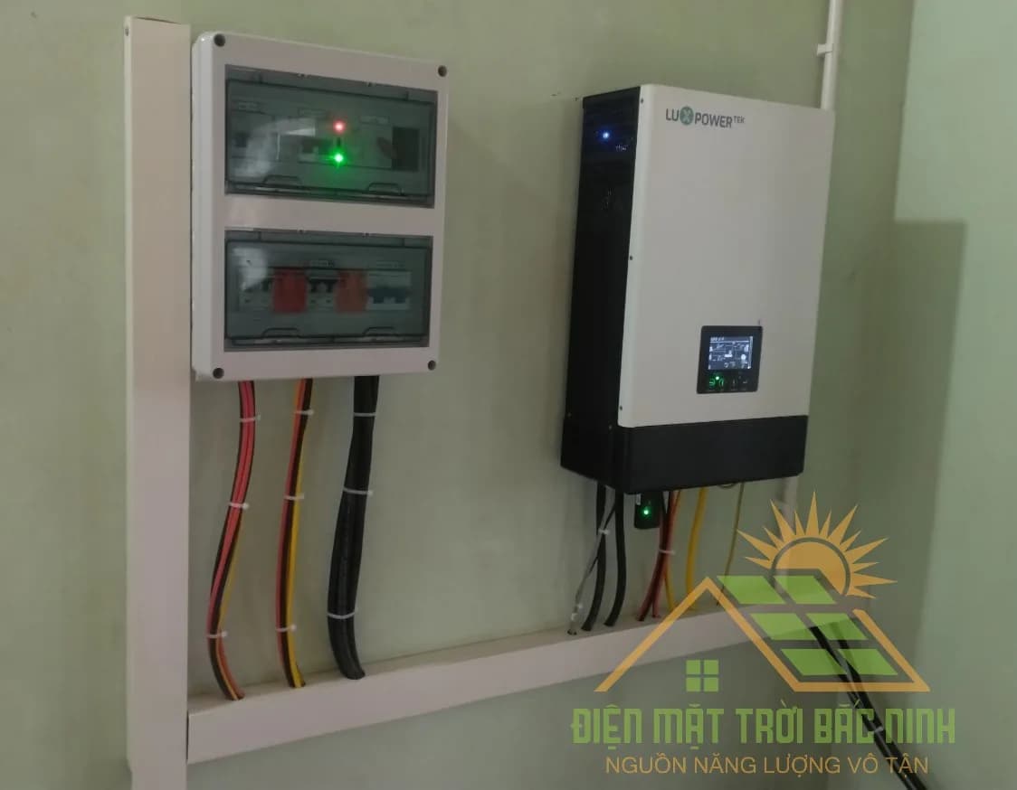 Hoàn thiện, bàn giao hệ thống điện mặt trời hòa lưới có lưu trữ ( Hybrid) cho khách hàng tại thành phố Từ Sơn, tỉnh Bắc Ninh.