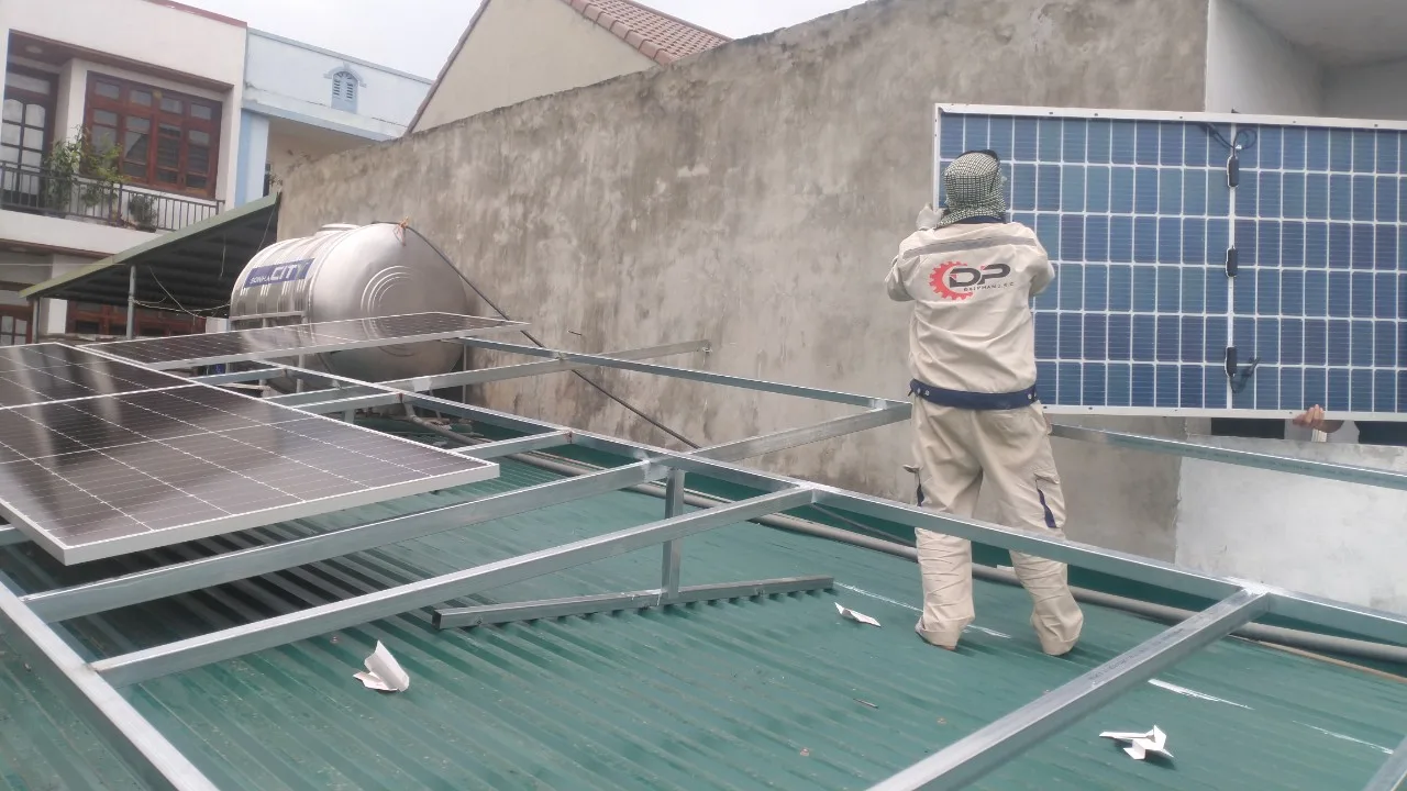 Lăp đặt điện năng lượng mặt trời tại thành phố Việt Trì, tỉnh Phú Thọ.